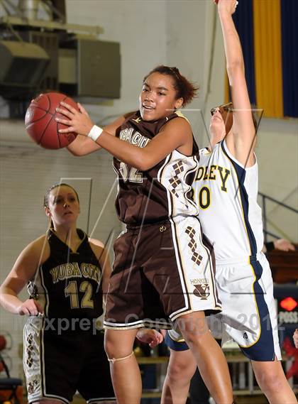 Thumbnail 2 in Yuba City vs. Gridley (Lady Bulldog Holiday Classic) photogallery.