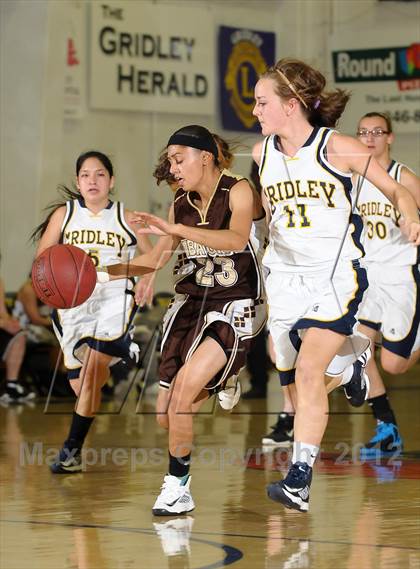 Thumbnail 2 in Yuba City vs. Gridley (Lady Bulldog Holiday Classic) photogallery.
