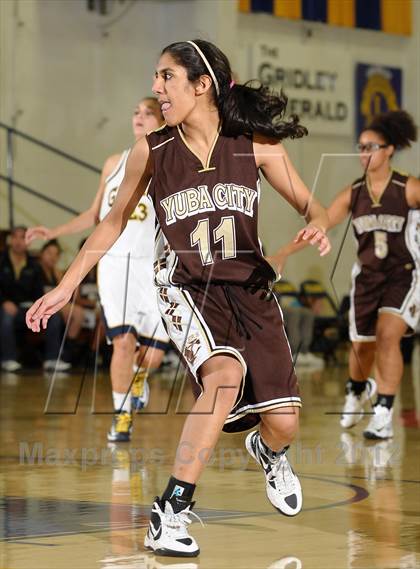 Thumbnail 3 in Yuba City vs. Gridley (Lady Bulldog Holiday Classic) photogallery.