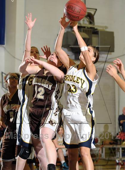 Thumbnail 3 in Yuba City vs. Gridley (Lady Bulldog Holiday Classic) photogallery.
