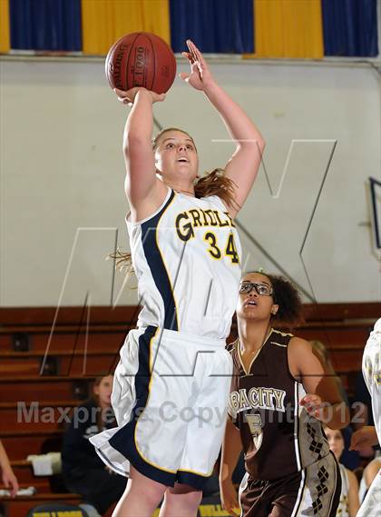Thumbnail 2 in Yuba City vs. Gridley (Lady Bulldog Holiday Classic) photogallery.