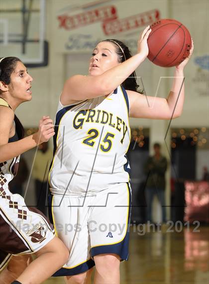 Thumbnail 3 in Yuba City vs. Gridley (Lady Bulldog Holiday Classic) photogallery.