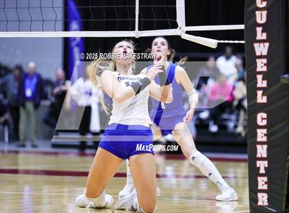 Thumbnail 1 in Byron Nelson vs. Dawson (UIL 6A D1 Volleyball Final) photogallery.