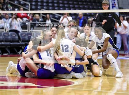 Thumbnail 1 in Byron Nelson vs. Dawson (UIL 6A D1 Volleyball Final) photogallery.