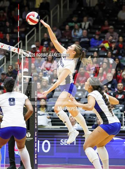Thumbnail 1 in Byron Nelson vs. Dawson (UIL 6A D1 Volleyball Final) photogallery.