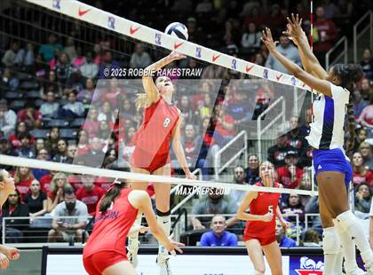 Thumbnail 1 in Byron Nelson vs. Dawson (UIL 6A D1 Volleyball Final) photogallery.
