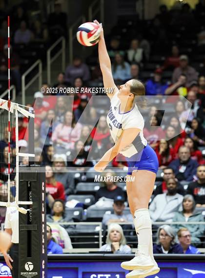 Thumbnail 3 in Byron Nelson vs. Dawson (UIL 6A D1 Volleyball Final) photogallery.