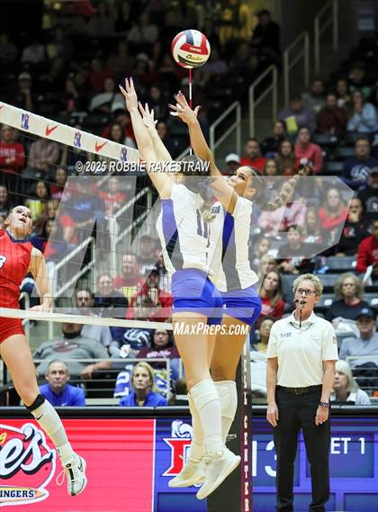 Thumbnail 3 in Byron Nelson vs. Dawson (UIL 6A D1 Volleyball Final) photogallery.