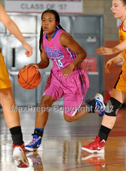 Thumbnail 2 in Rialto vs. Rosary (Nike Extravaganza) photogallery.
