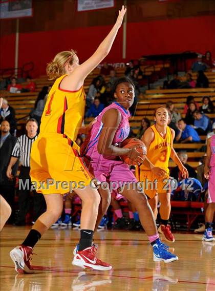 Thumbnail 3 in Rialto vs. Rosary (Nike Extravaganza) photogallery.