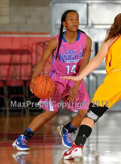 Thumbnail 1 in Rialto vs. Rosary (Nike Extravaganza) photogallery.