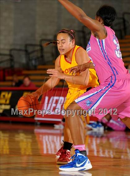 Thumbnail 1 in Rialto vs. Rosary (Nike Extravaganza) photogallery.