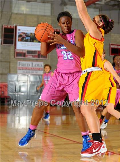 Thumbnail 3 in Rialto vs. Rosary (Nike Extravaganza) photogallery.