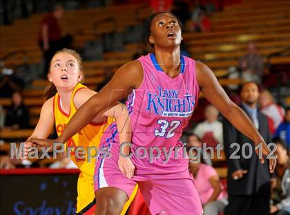 Thumbnail 1 in Rialto vs. Rosary (Nike Extravaganza) photogallery.