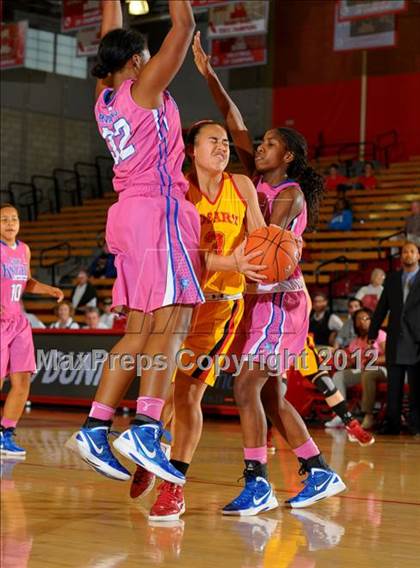 Thumbnail 2 in Rialto vs. Rosary (Nike Extravaganza) photogallery.