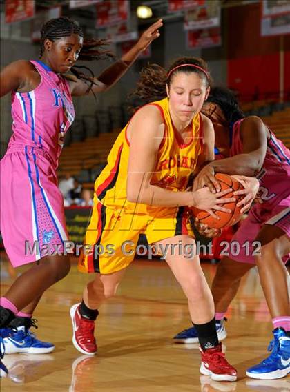 Thumbnail 3 in Rialto vs. Rosary (Nike Extravaganza) photogallery.