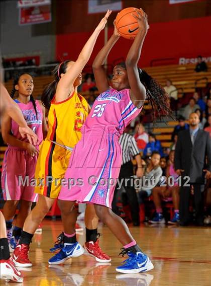 Thumbnail 2 in Rialto vs. Rosary (Nike Extravaganza) photogallery.