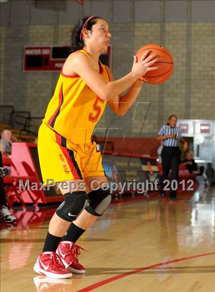Thumbnail 3 in Rialto vs. Rosary (Nike Extravaganza) photogallery.