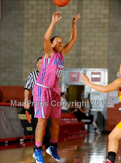 Thumbnail 2 in Rialto vs. Rosary (Nike Extravaganza) photogallery.