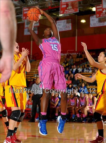 Thumbnail 3 in Rialto vs. Rosary (Nike Extravaganza) photogallery.