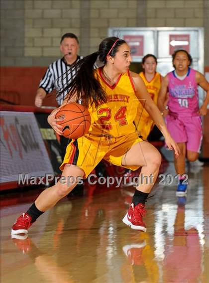 Thumbnail 1 in Rialto vs. Rosary (Nike Extravaganza) photogallery.