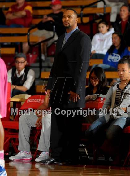 Thumbnail 1 in Rialto vs. Rosary (Nike Extravaganza) photogallery.