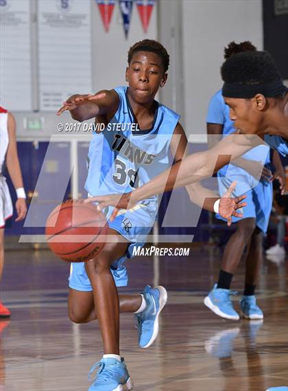 Thumbnail 2 in Burbank vs. Pleasant Grove (St. Hope Elite Classic) photogallery.