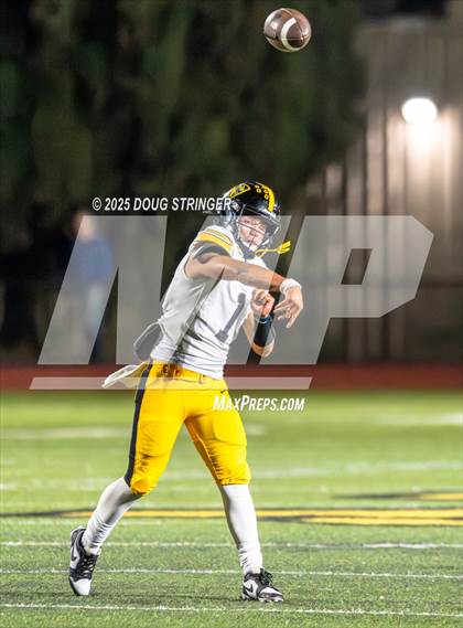 Thumbnail 2 in Bishop O'Dowd @ Moreau Catholic photogallery.