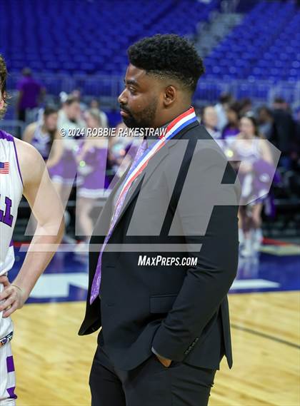 Thumbnail 1 in Thrall vs. Shelbyville (UIL 2A Basketball Semifinal Medal Ceremony) photogallery.