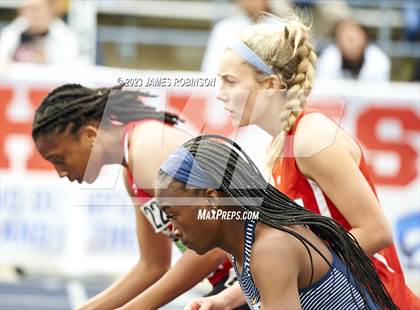 Thumbnail 1 in Bob Hayes Invitational (800 Meters) photogallery.