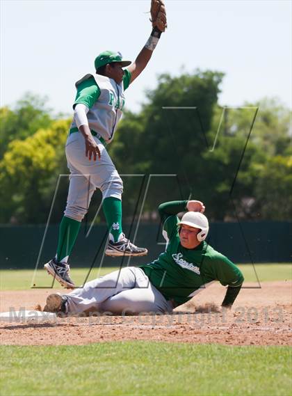 Thumbnail 3 in De La Salle @ St. Mary's (Game 1) photogallery.