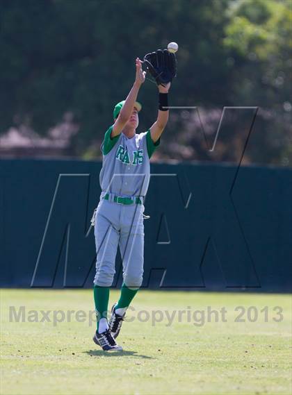 Thumbnail 3 in De La Salle @ St. Mary's (Game 1) photogallery.