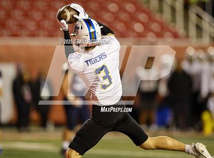 Thumbnail 3 in Orem vs Springville (UHSAA 5A Final) photogallery.