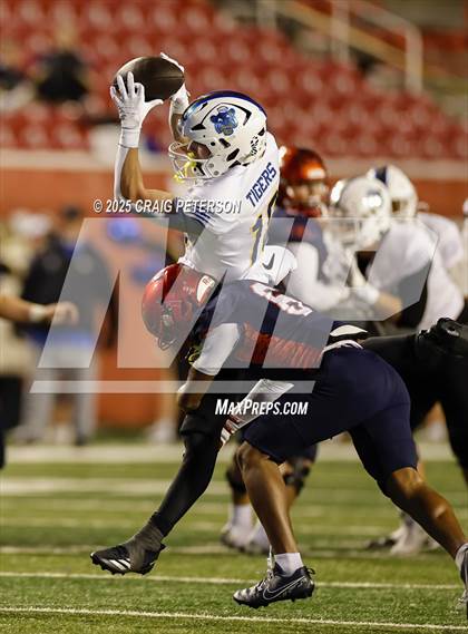 Thumbnail 3 in Orem vs Springville (UHSAA 5A Final) photogallery.