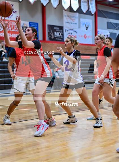 Thumbnail 1 in Lake Havasu vs Lee Williams photogallery.