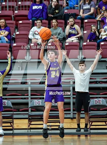 Thumbnail 2 in Magnolia vs. Berryville (AAA 4A State Round Two) photogallery.