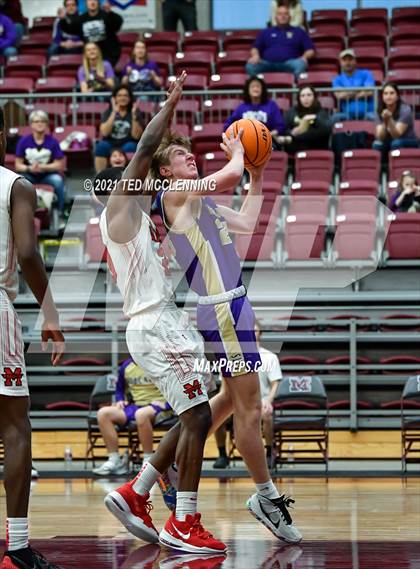 Thumbnail 1 in Magnolia vs. Berryville (AAA 4A State Round Two) photogallery.