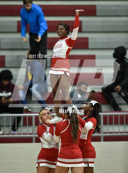 Thumbnail 2 in Magnolia vs. Berryville (AAA 4A State Round Two) photogallery.