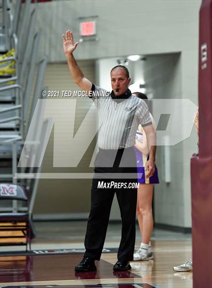 Thumbnail 2 in Magnolia vs. Berryville (AAA 4A State Round Two) photogallery.