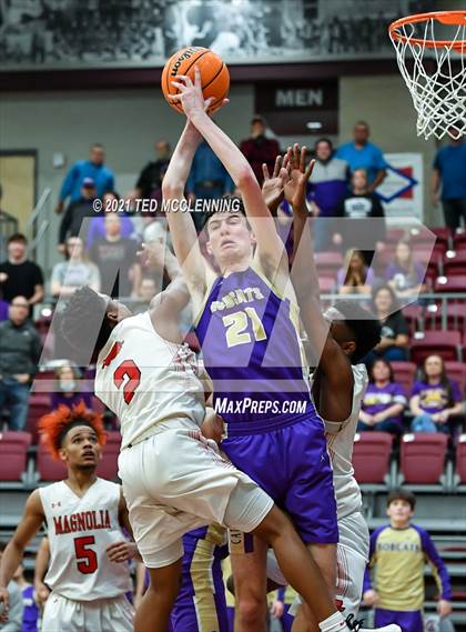 Thumbnail 2 in Magnolia vs. Berryville (AAA 4A State Round Two) photogallery.