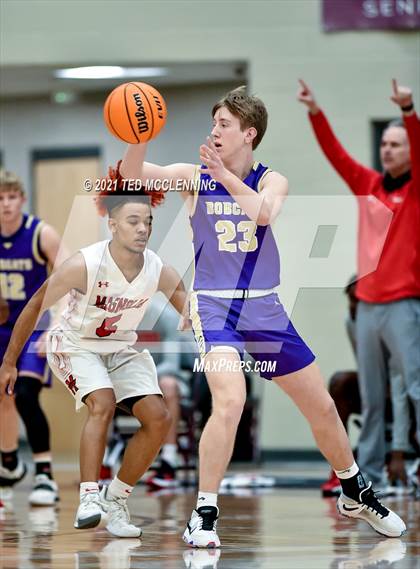 Thumbnail 2 in Magnolia vs. Berryville (AAA 4A State Round Two) photogallery.