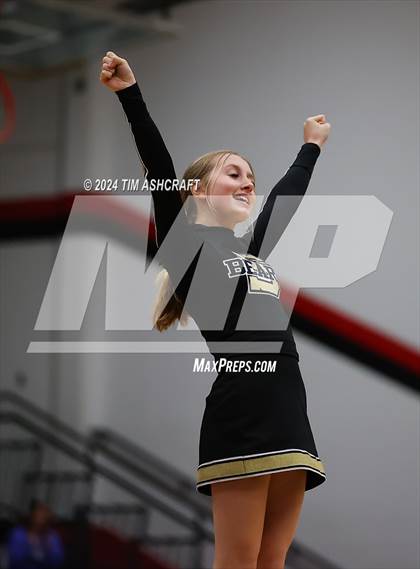 Thumbnail 1 in Shelbyville vs Whiteland (IHSAA 4A Sectional 14 Round 1) photogallery.