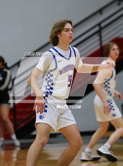 Thumbnail 1 in Shelbyville vs Whiteland (IHSAA 4A Sectional 14 Round 1) photogallery.
