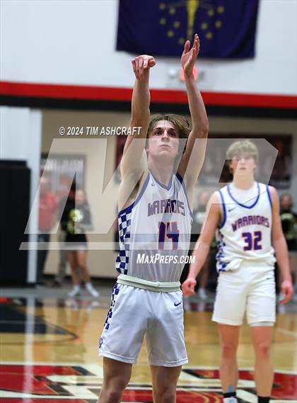 Thumbnail 3 in Shelbyville vs Whiteland (IHSAA 4A Sectional 14 Round 1) photogallery.