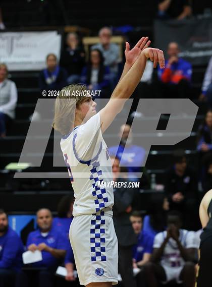 Thumbnail 1 in Shelbyville vs Whiteland (IHSAA 4A Sectional 14 Round 1) photogallery.