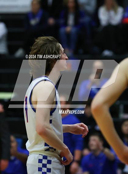 Thumbnail 2 in Shelbyville vs Whiteland (IHSAA 4A Sectional 14 Round 1) photogallery.
