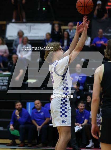 Thumbnail 2 in Shelbyville vs Whiteland (IHSAA 4A Sectional 14 Round 1) photogallery.