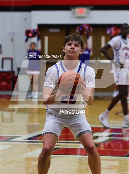 Thumbnail 1 in Shelbyville vs Whiteland (IHSAA 4A Sectional 14 Round 1) photogallery.