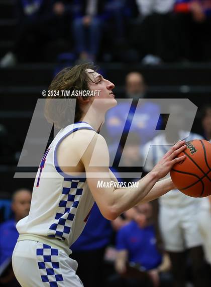 Thumbnail 3 in Shelbyville vs Whiteland (IHSAA 4A Sectional 14 Round 1) photogallery.