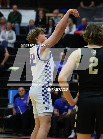 Thumbnail 1 in Shelbyville vs Whiteland (IHSAA 4A Sectional 14 Round 1) photogallery.